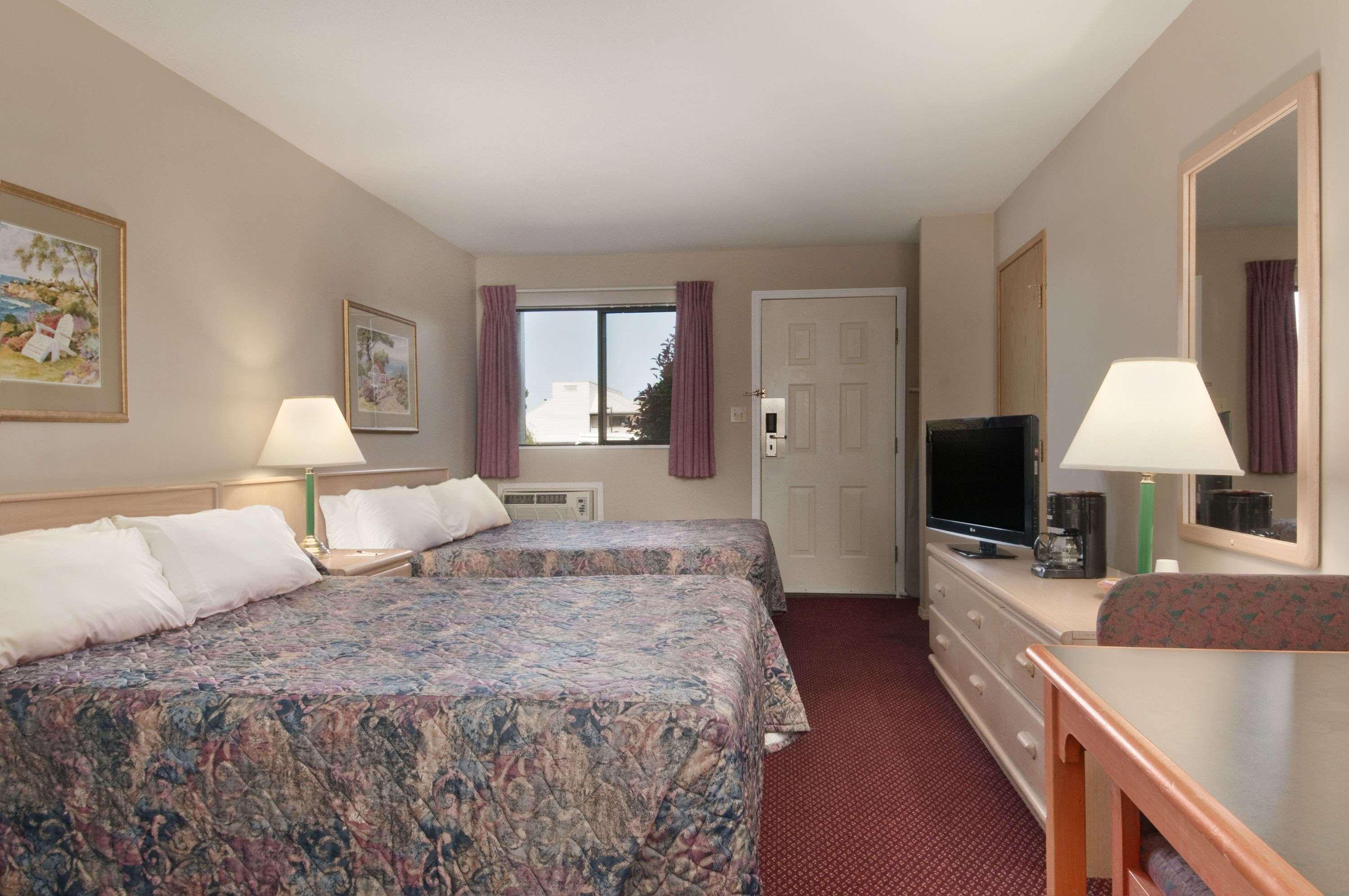 Coast Courtenay Hotel Exterior photo